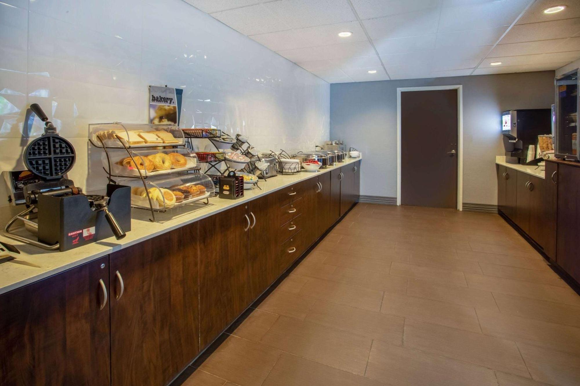 Microtel Inn & Suites By Wyndham - Timmins Esterno foto